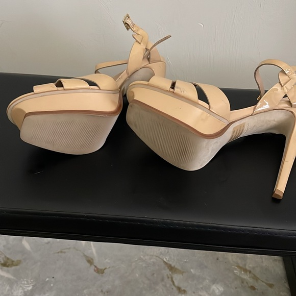 Steve Madden ~ Beige/Tan ~ Size 10 - Picture 4 of 6